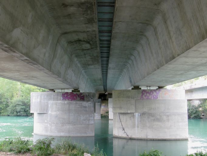 Viaduc autoroutier de Miribel-Jonage