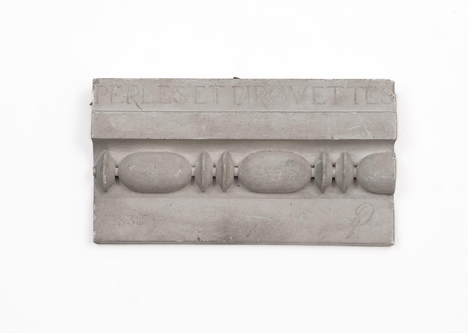 Haut-relief : Perles et pirouettes du temple de Castor et Pollux