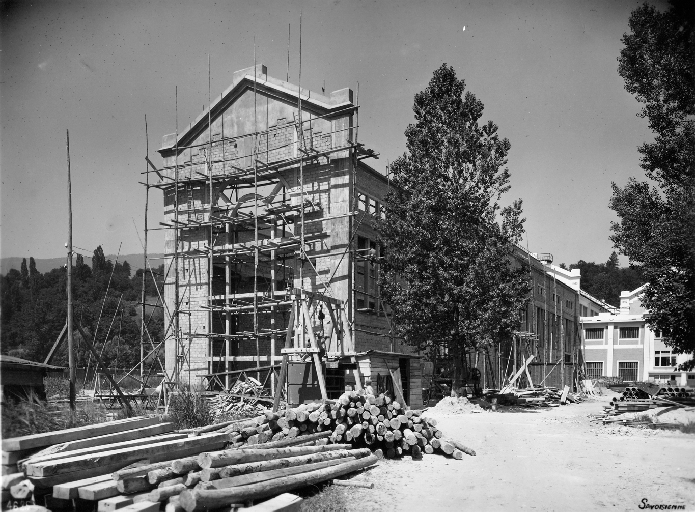 Usine de construction électrique, La Savoisienne, puis Alsthom-Savoisienne, puis Alsthom-Atlantique, puis Alsthom, puis GEC-Alsthom, puis Alstom, actuellement AREVA T et D Aix-les-Bains