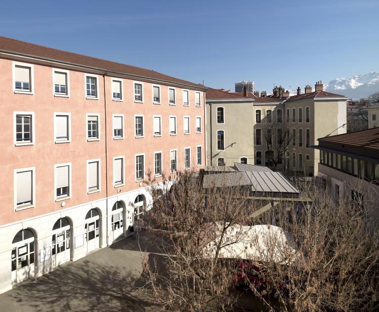 Collège de jésuites, dit Royal-Dauphin, puis école centrale, lycée, collège royal, lycée de garçons puis lycée de jeunes filles, actuellement cité scolaire Stendhal