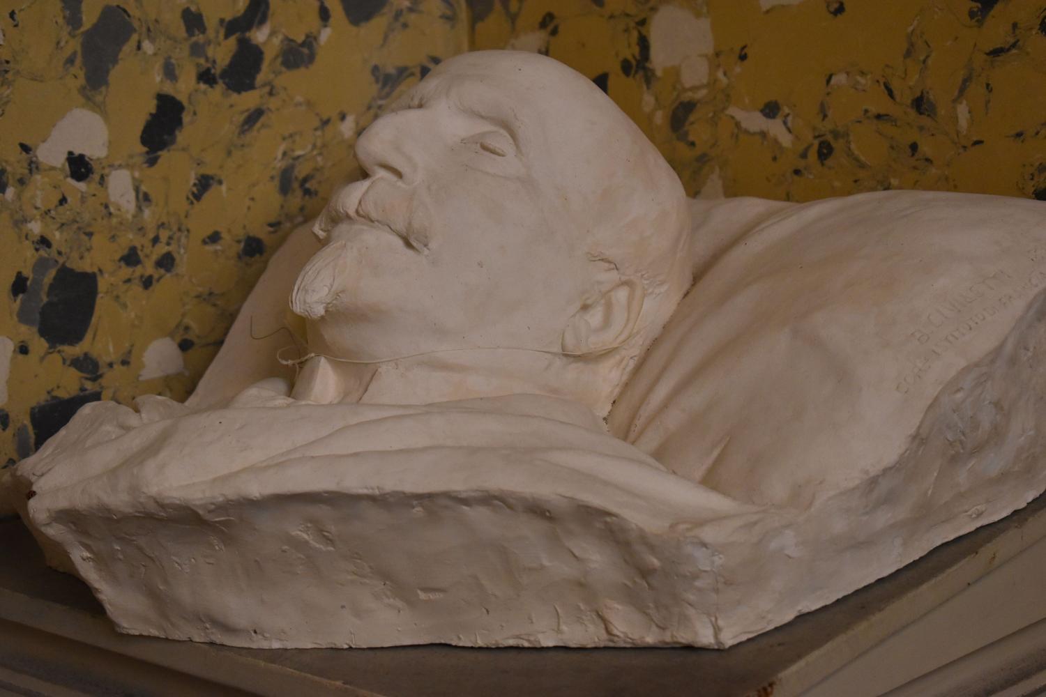 buste dit "gisant du duc d'Aumale"