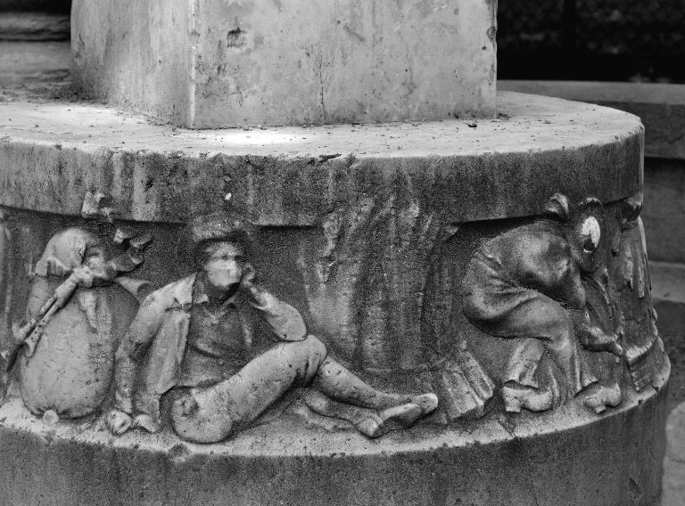 Groupe sculpté : Pierre Dupont