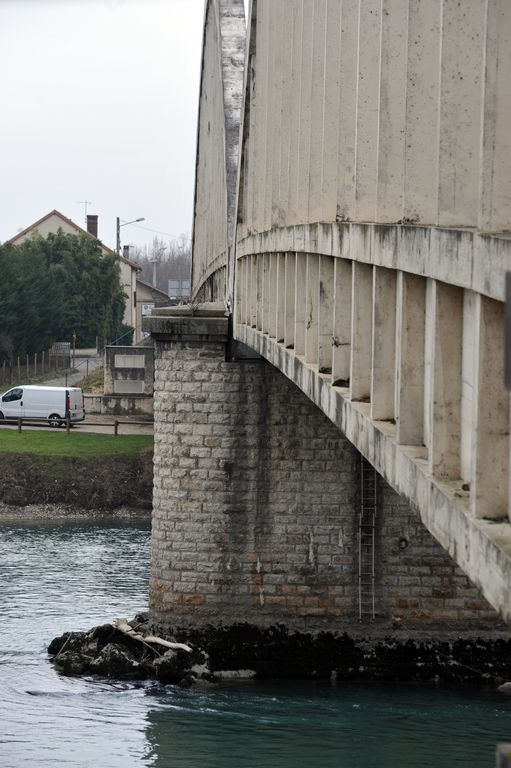 Pont routier de Loyettes