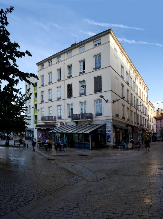 Immeubles reconstruits, place du Marché