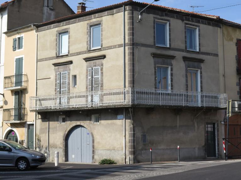 Edifice atypique (Aubière, 8 place de la République)