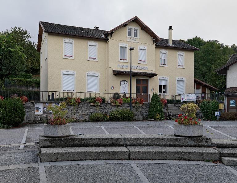 ancienne école-mairie, actuellement centre social et culturel