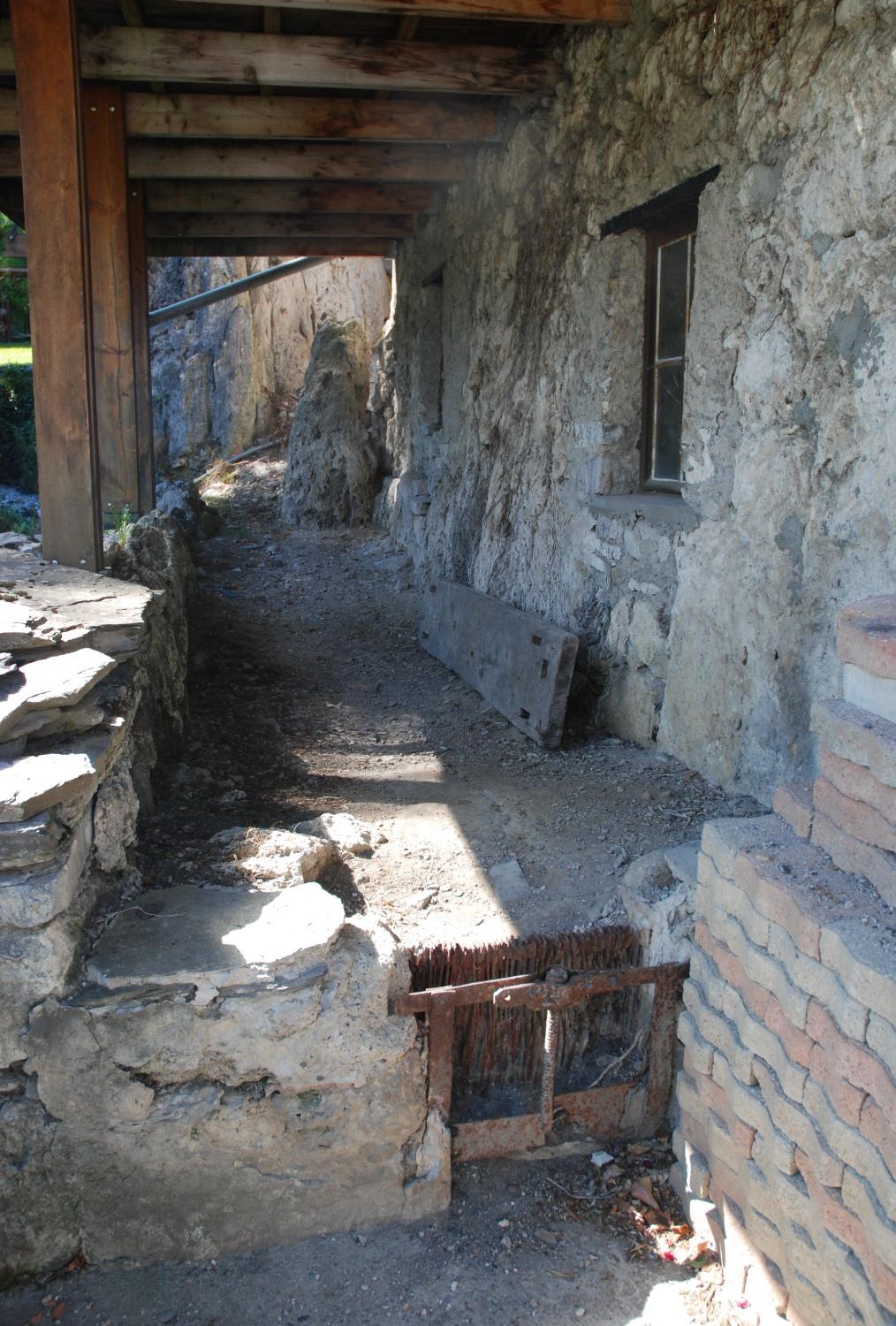 Moulin à farine et scierie des Chartreux d'Aillon puis moulin, pressoir et battoir à chanvre Sonnet puis Pernet actuellement logement et gîte