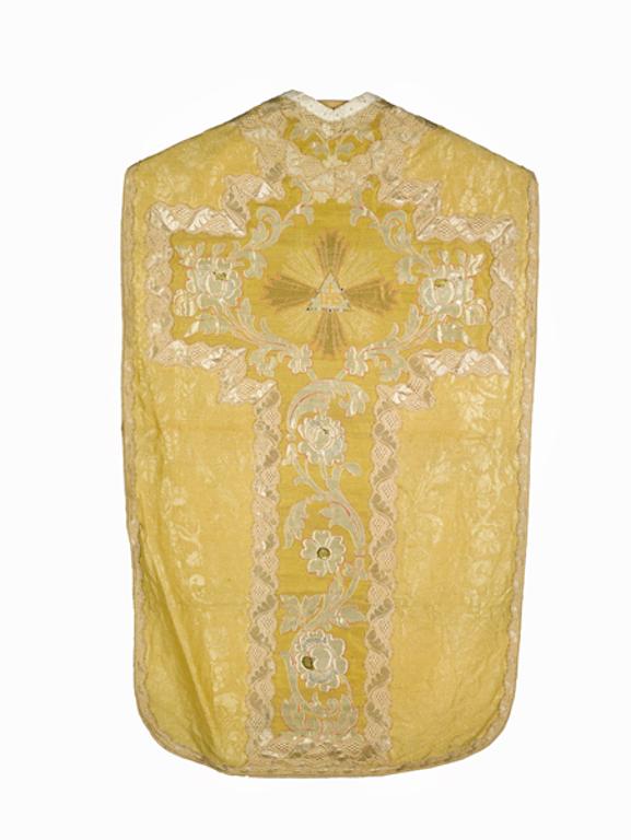 chasuble, étole, manipule : ornement doré