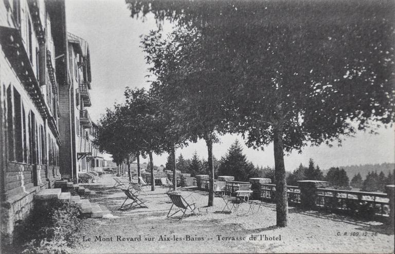 Hôtel de voyageurs, dit chalets-hôtels du Mont-Revard, puis Grand Hôtel PLM du Mont-Revard, actuellement immeuble à logements