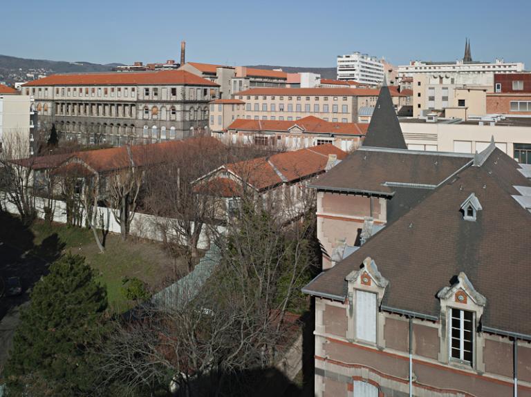 Hôtel-Dieu de Clermont-Ferrand : le pavillon des militaires et l'hôpital pour enfants