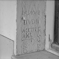 Ferme de type A, située à Trévoux, au lieu dit le Grand Champ, parcelle AO 36. Tableau de la fenêtre de la cuisine : inscription montrant le niveau de la crue de la Saône en 1840.
