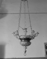Ensemble d'une lampe de sanctuaire et de 12 chandeliers d'autel