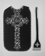 Chasuble, étole, manipule, bourse de corporal, voile de calice : ornement violet