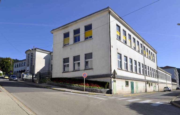 Ateliers et gymnase du lycée technique d'état, actuellement services techniques municipaux et gymnase