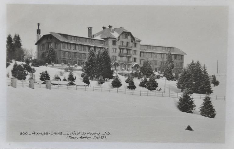 Hôtel de voyageurs, dit chalets-hôtels du Mont-Revard, puis Grand Hôtel PLM du Mont-Revard, actuellement immeuble à logements