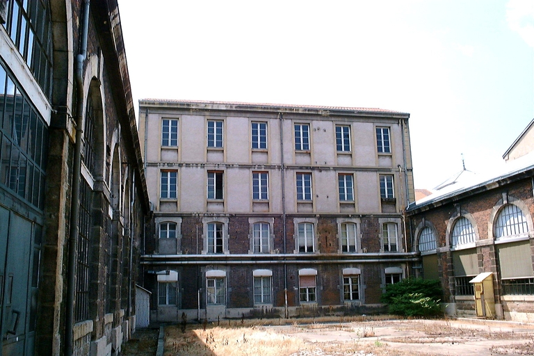 Usine d'armes dite manufacture Royale d'armes de Saint-Etienne puis GIAT Industrie actuellement cité du Design