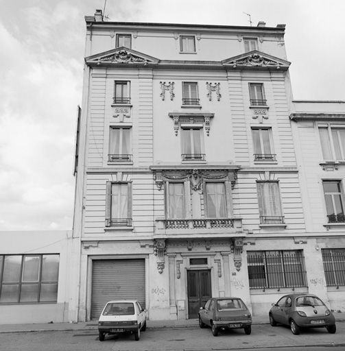 Usine de chaudronnerie des Ateliers de Construction du Rhône Laurent Chevalier puis Grenier puis Paul Dulac et Nas puis entrepôt à charbon Girard actuellement reconversion de la halle dite H7 en pôle numérique