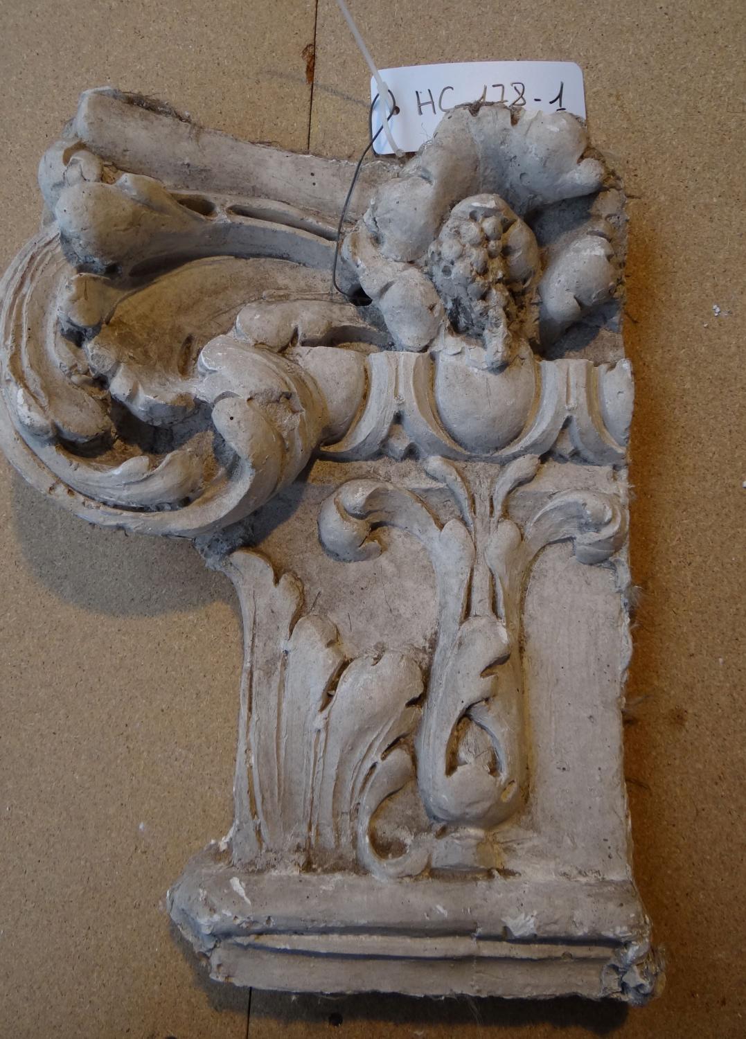 Fragment n°10 d'un ensemble de 18 fragments de maquette de décor d'architecture