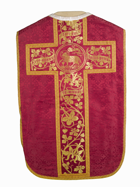 ornement rouge : chasuble ; voile de calice ; étole ; manipule ; bourse de corporal