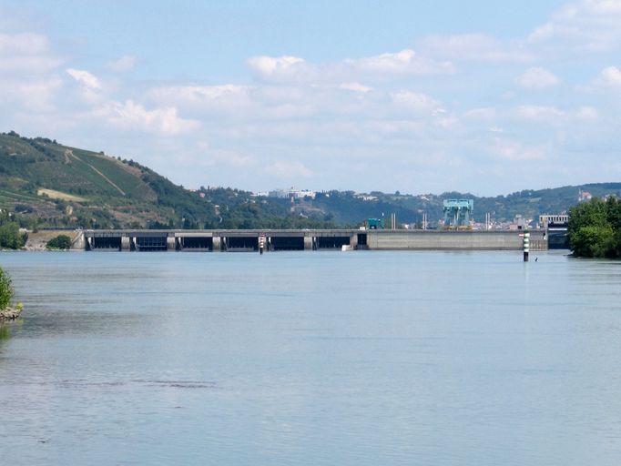 Centrale hydroélectrique, écluse dite usine-écluse de Vaugris, barrage de Vaugris, pont routier