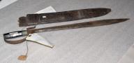 Ensemble d'un sabre et son fourreau