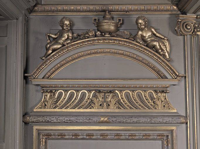 Deux pleins reliefs spatiaux, en pendant : Allégories de la peinture et de la sculpture