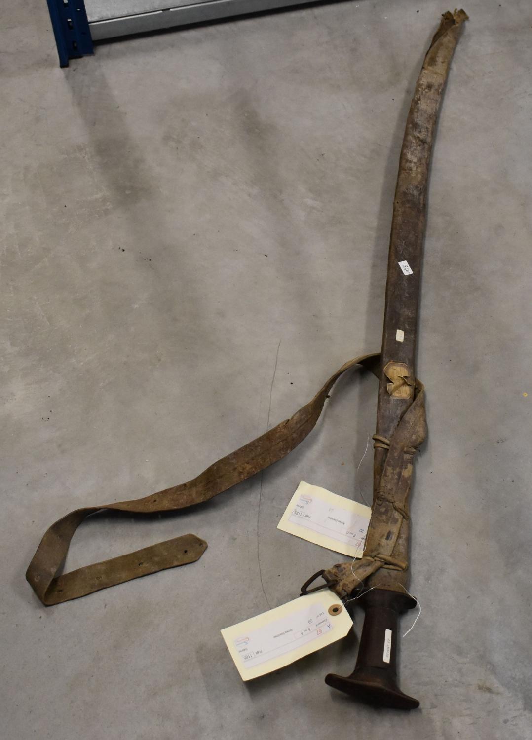 Ensemble d'un sabre et son fourreau