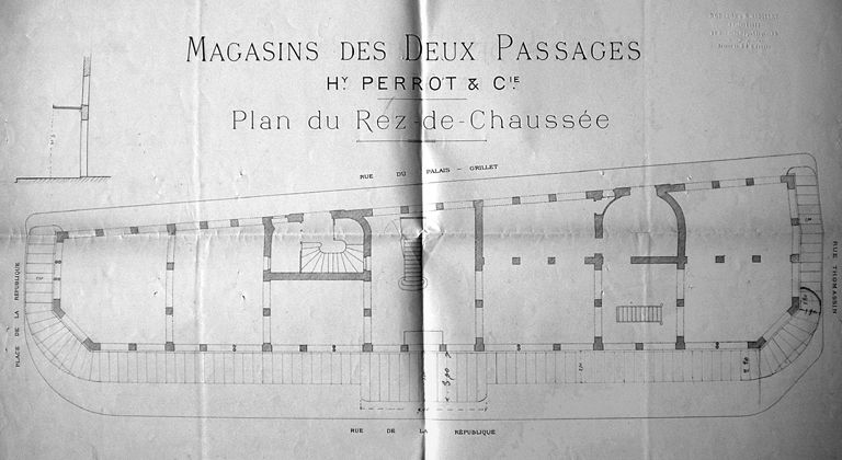 Magasin de commerce : Aux deux Passages, actuellement Printemps