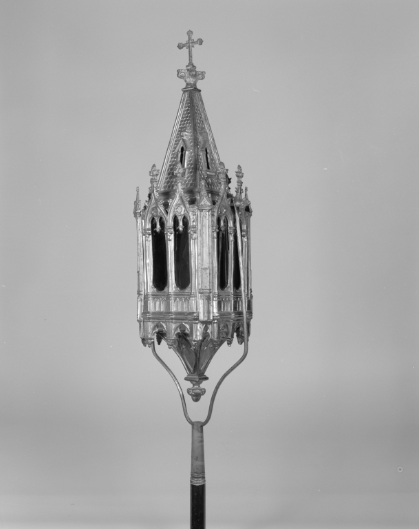 Lanterne de procession néo-gothique
