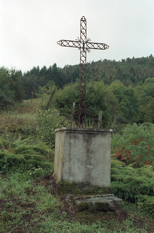 Les croix monumentales du canton de Boën et de la commune de Sail-sous-Couzan