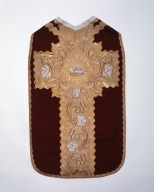 Chasuble, étole, manipule, bourse de corporal, voile de calice : ornement rouge