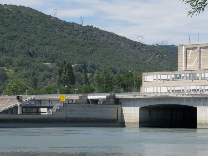 Centrale hydroélectrique dite centrale électrique de Beauchastel, écluse, pont routier
