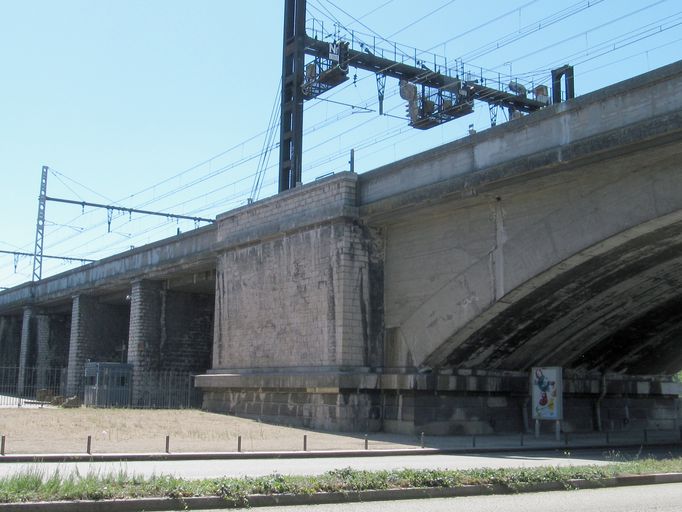 Viaduc ferroviaire de Saint-Clair ou viaduc ferroviaire de Genève