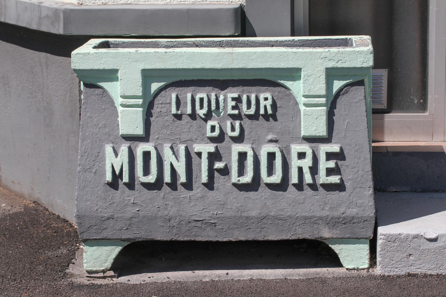 Jardinière publicitaire "Liqueur du Mont-Dore" 