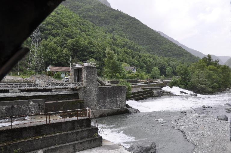 centrale et barrage de Pierre-Eybesse, basse vallée de la Romanche et usine des Clavaux, Compagnie Universelle d'Acétylène et d'Electrométallurgie (CUAEM) puis Pechiney actuellement Ferro Pem