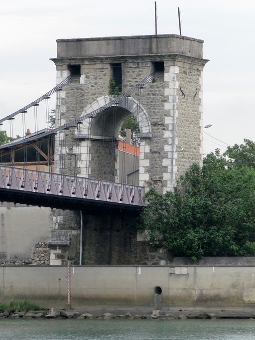 Ardèche. Le pont entre Andance et Andancette rouvre partiellement aux  véhicules