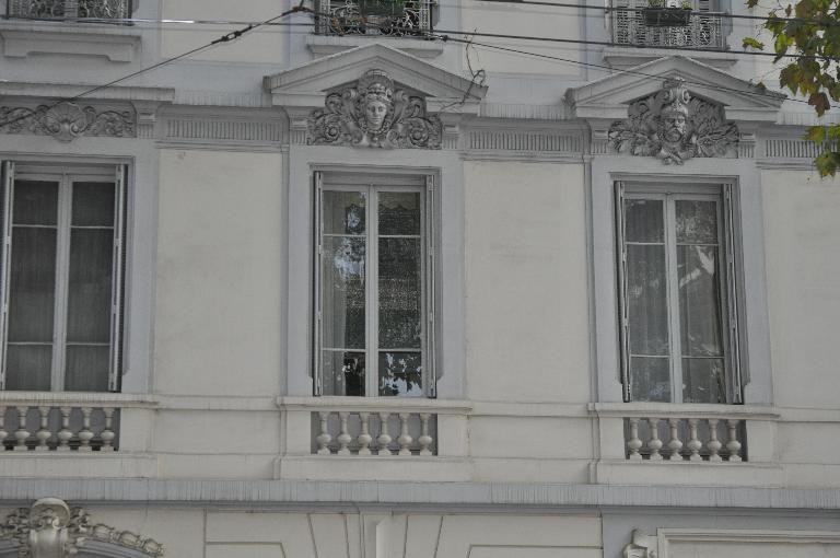 Ancienne huilerie et savonnerie Faussemagne puis Lyon industriel, société coopérative mécanique et industrielle française puis Peugeot et Cie aciers laminés et fourniture pour parapluie actuellement logement