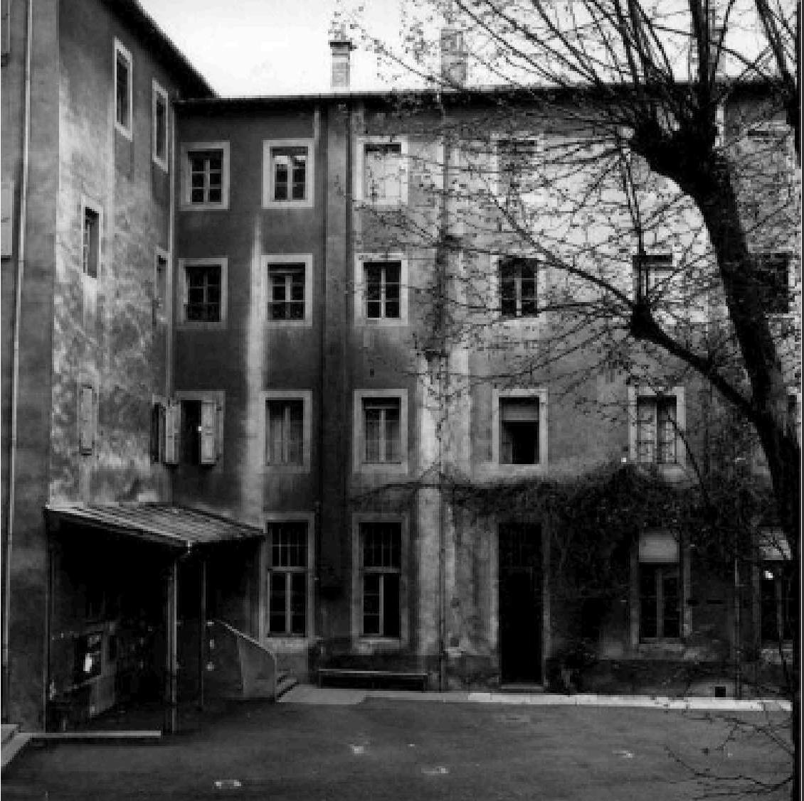 Collège de jésuites, dit Royal-Dauphin, puis école centrale, lycée, collège royal, lycée de garçons puis lycée de jeunes filles, actuellement cité scolaire Stendhal