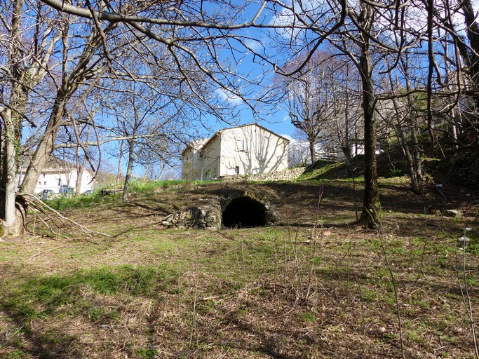 Fontaine-réservoir du Terron