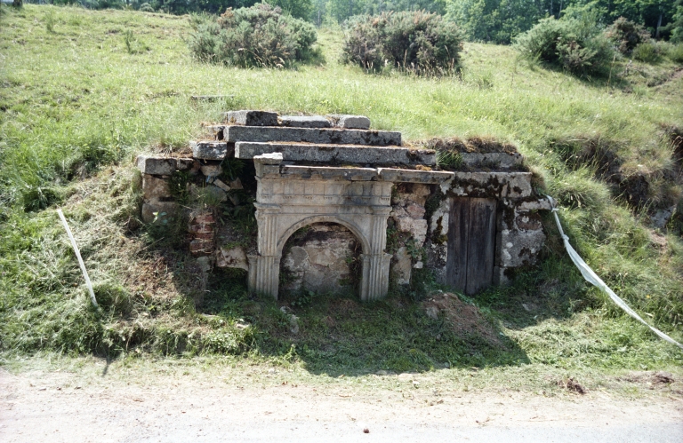 Arcade du tombeau de Jeanne de Balzac (n°2)