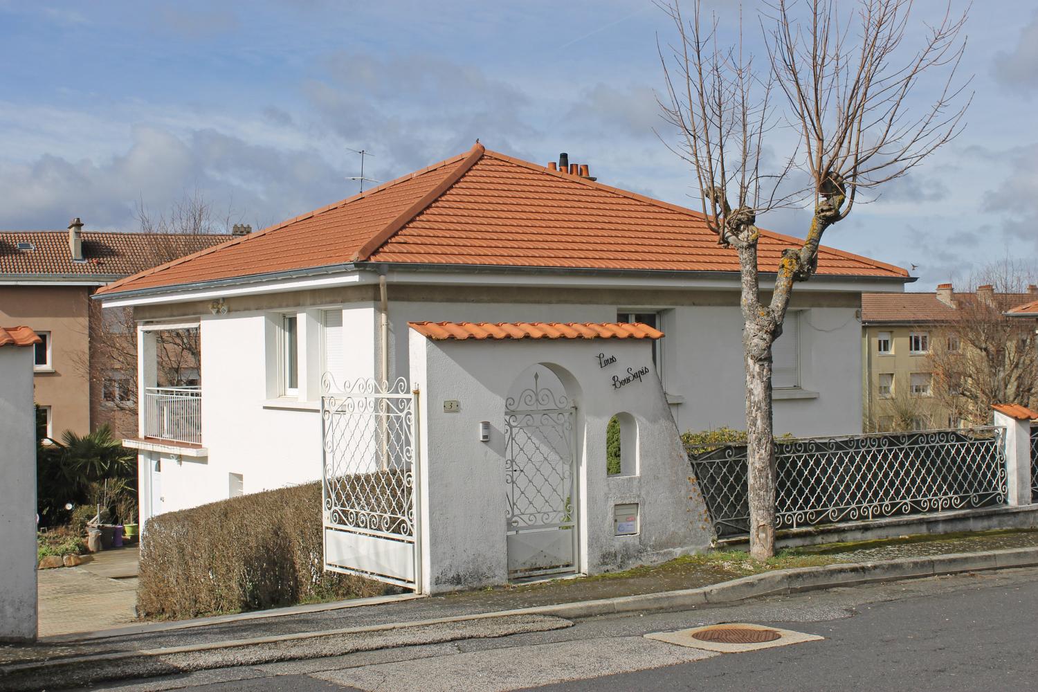 Les immeubles HLM de la Croix-Saint-Romain et le lotissement Les Érables à Sainte-Sigolène.