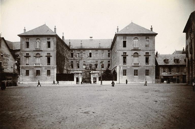 Couvent de la Visitation, puis école secondaire communale, puis collège royal, puis lycée impérial, puis lycée de garçons, actuellement lycée Vaugelas