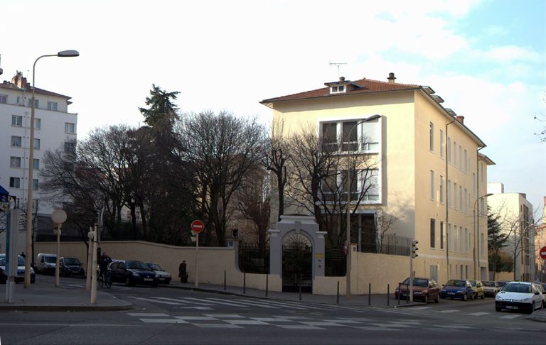 Etablissement médical Clinique gynécologique et d'accouchement du docteur Violet, actuellement foyer arménien de jeunes filles Saint-Grégoire