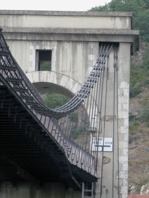 Ardèche. Le pont entre Andance et Andancette rouvre partiellement aux  véhicules