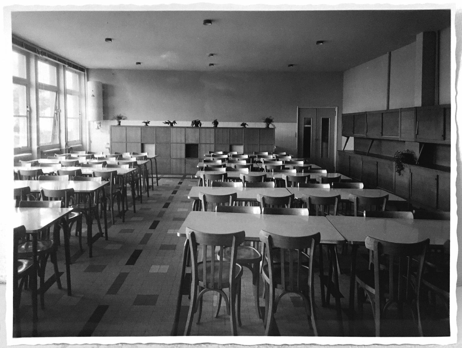 Centre d'apprentissage féminin des Platanes, puis collège d'enseignement technique de jeunes filles, actuellement lycée professionnel Joseph et Etienne de Montgolfier