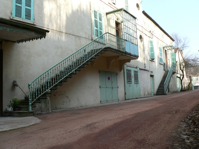 Usine d'ouate et coton puis Minoterie REYGNIER puis Champignonnière actuellement logements sociaux