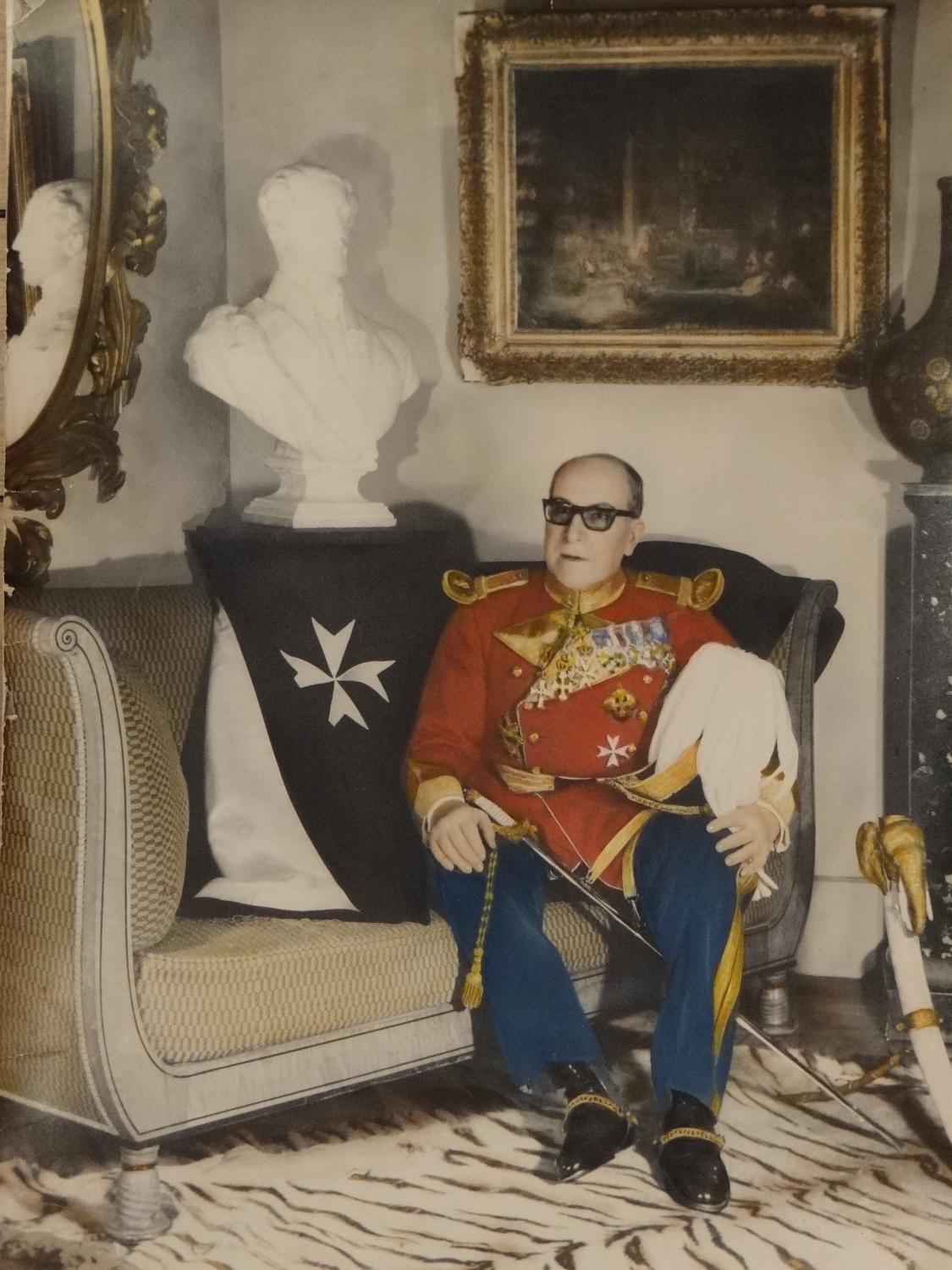 Photographie - José Maria de Huarte en tenue de l'ordre de Malte