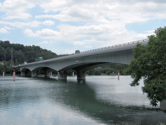 Pont autoroutier aval de l'A. 7