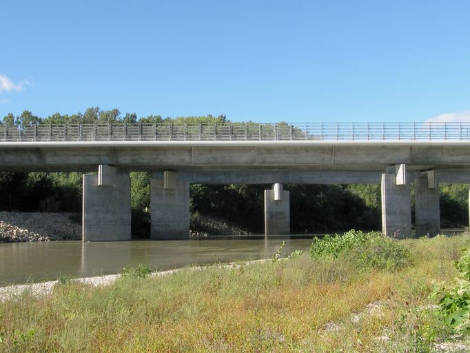 Viaduc autoroutier de Miribel-Jonage