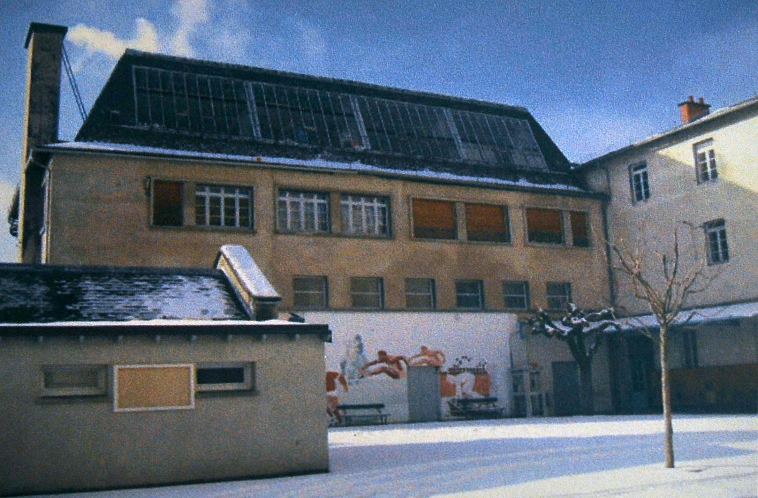 Collège de jésuites d'Aurillac, puis collège communal, lycée de garçons, école primaire supérieure de jeunes filles, collège moderne et technique de jeunes filles, actuellement collège Jeanne-de-La-Treilhe